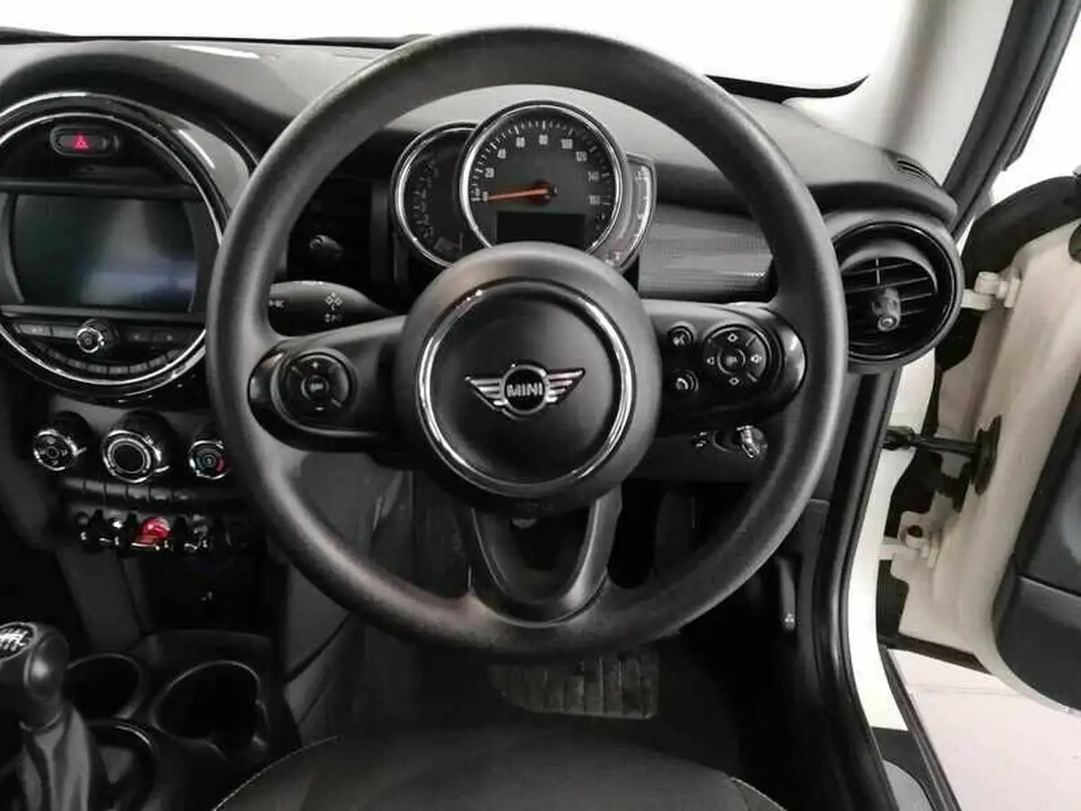 2019-mini-cooper-15-cooper-classic-hatchback-3d-big-13