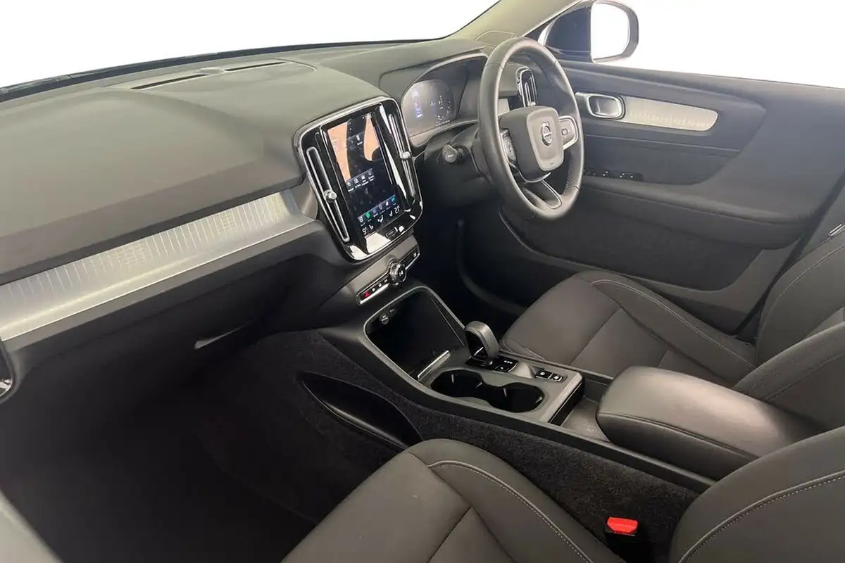 2022-volvo-xc40-15-t4-inscription-expression-big-1