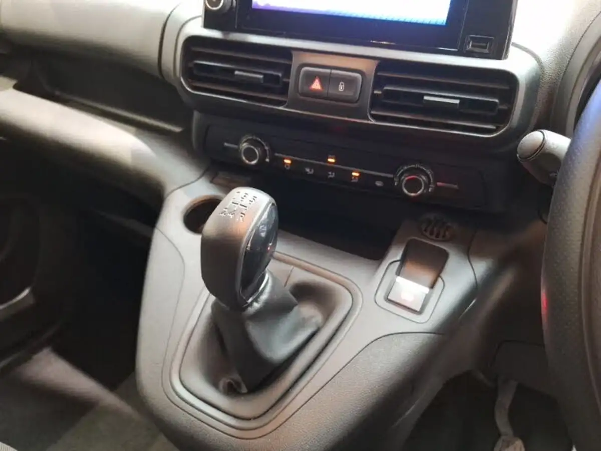 2021-toyota-proace-city-15d-icon-100hpeu6dt-e-l1-big-12
