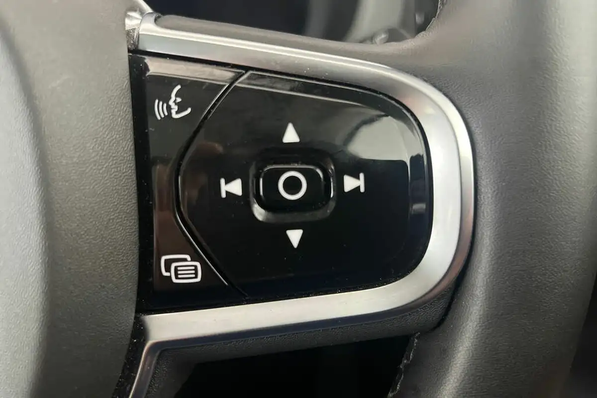 2024-volvo-xc60-20-b5-plus-big-11