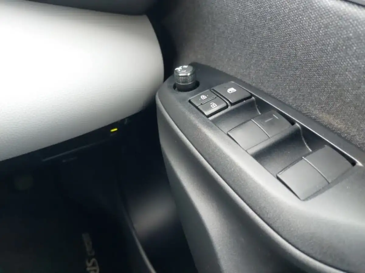 2021-toyota-yaris-cross-15-vvt-i-icon-big-15