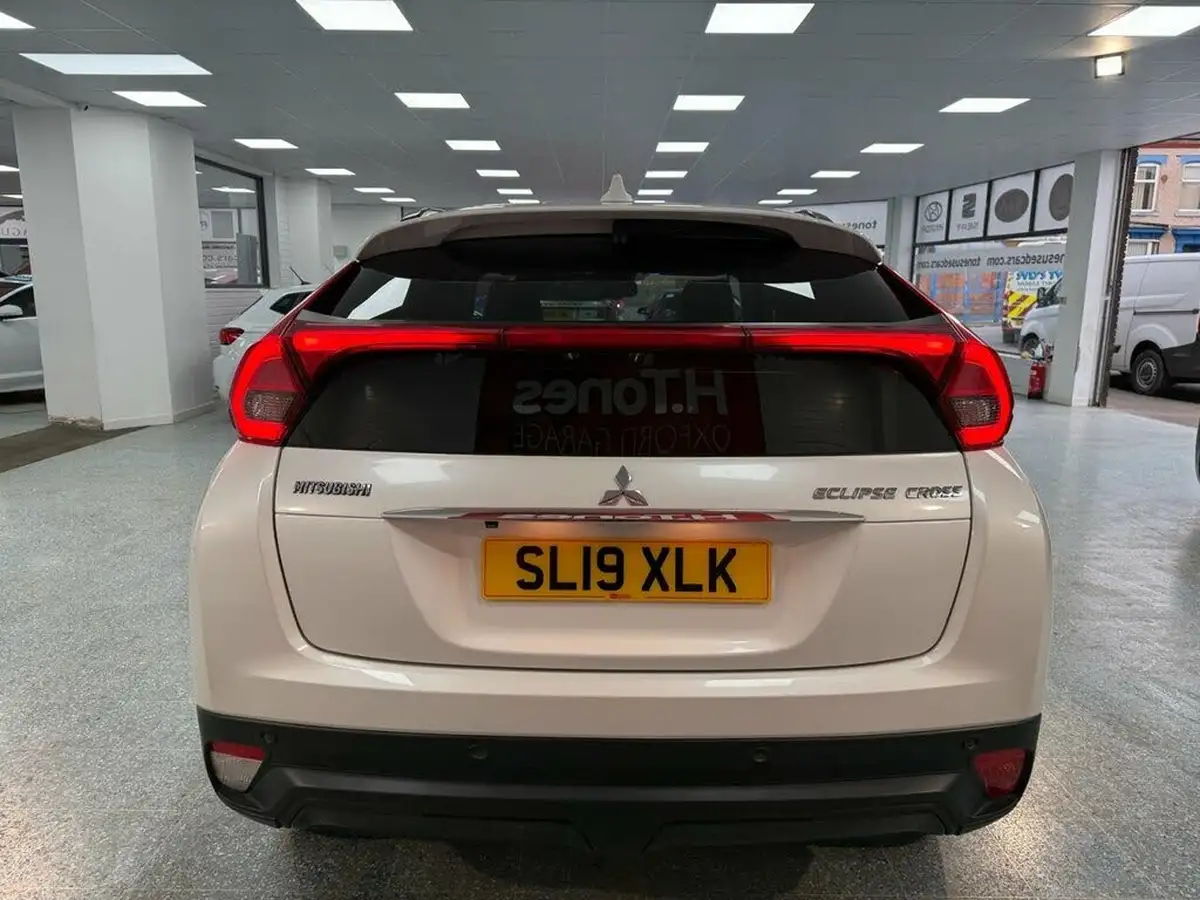 2019-mitsubishi-eclipse-cross-15-black-big-10