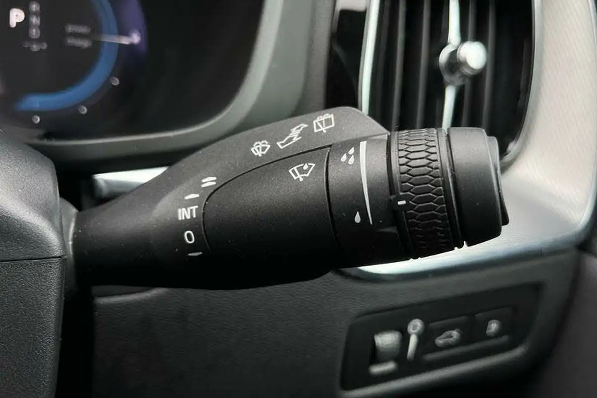 2022-volvo-xc60-20-t6-r-design-350bhp-plug-in-hybrid-big-14