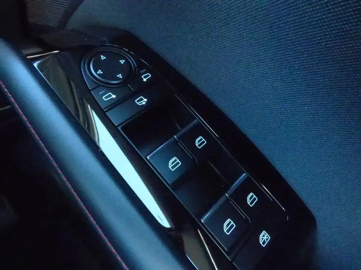 2025-mazda-mazda3-25-e-skyactiv-g-homura-auto-big-18