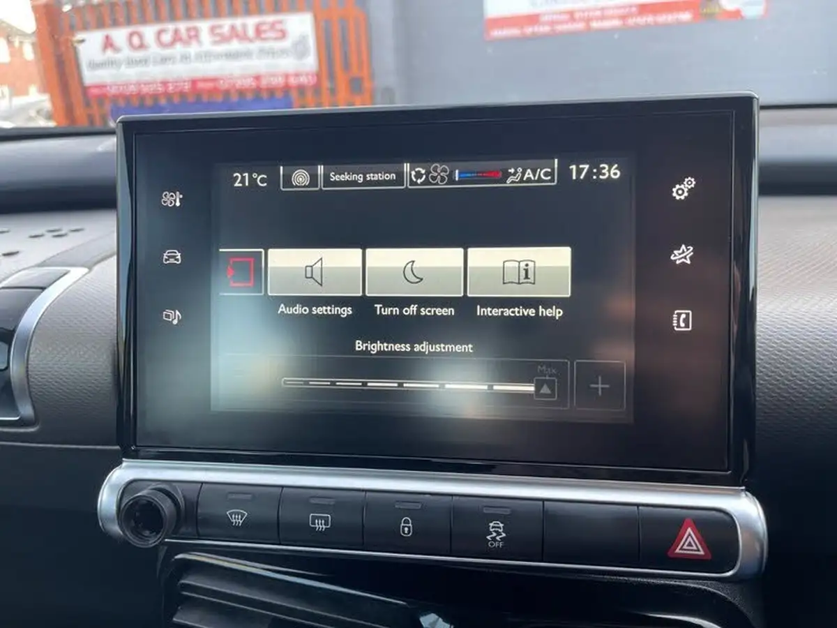 2015-citroen-c4-cactus-16bluehdi-feel-big-23