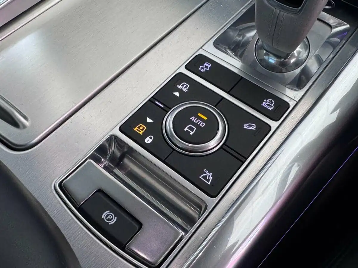 2020-land-rover-range-rover-sport-50-v8-p575-svr-awd-big-37