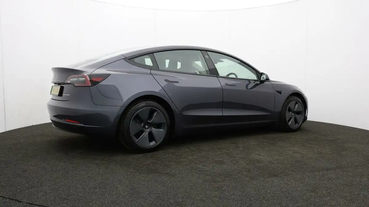 2021-tesla-model-3-e-long-range-awd-big-27