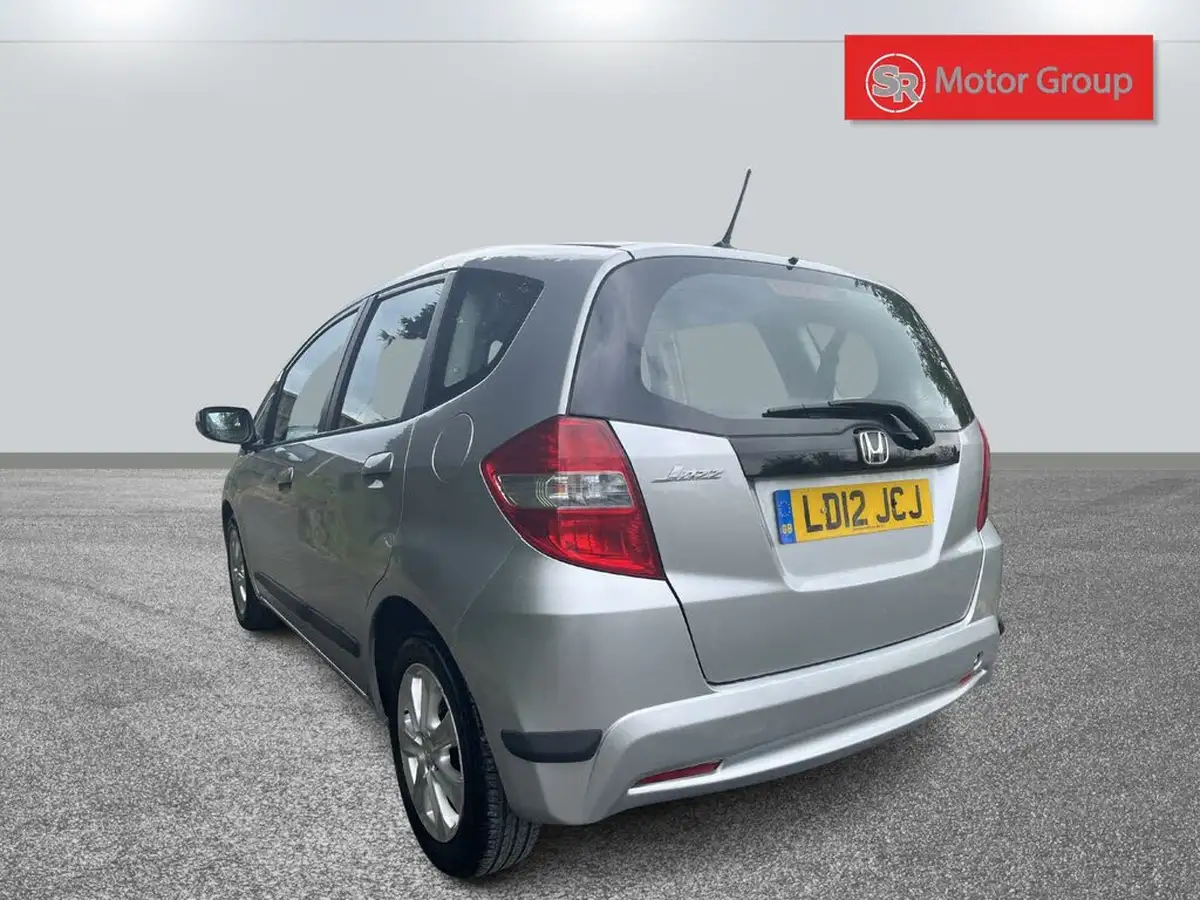 2012-honda-jazz-14-es-big-3