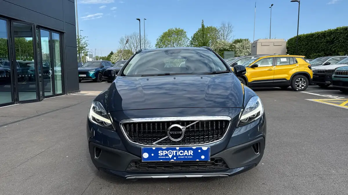 2017-volvo-v40-15-t3-cross-country-pro-big-7
