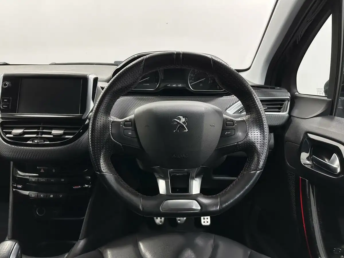 2016-peugeot-208-12-puretech-gt-line-5d-big-10