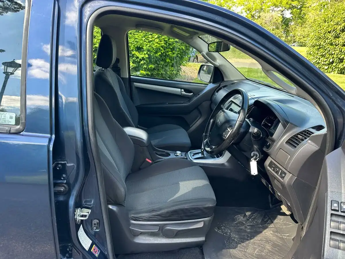 2016-isuzu-d-max-25td-yukon-huntsman-auto-big-24