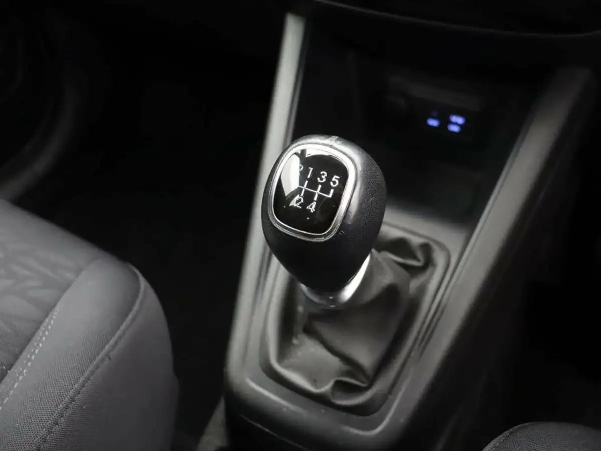 2017-hyundai-ix20-14-se-big-16