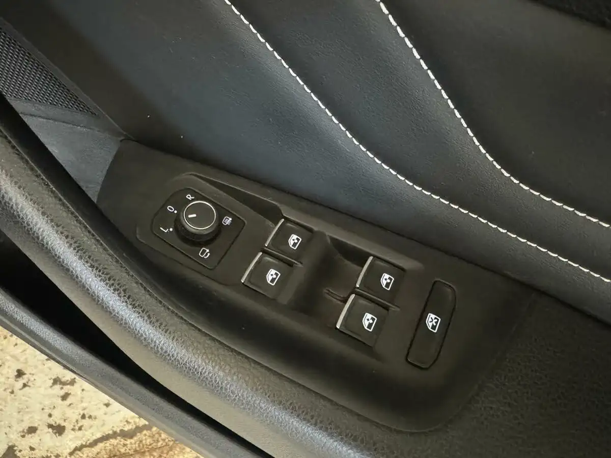 2022-volkswagen-passat-14-tsi-gte-estate-5d-big-51