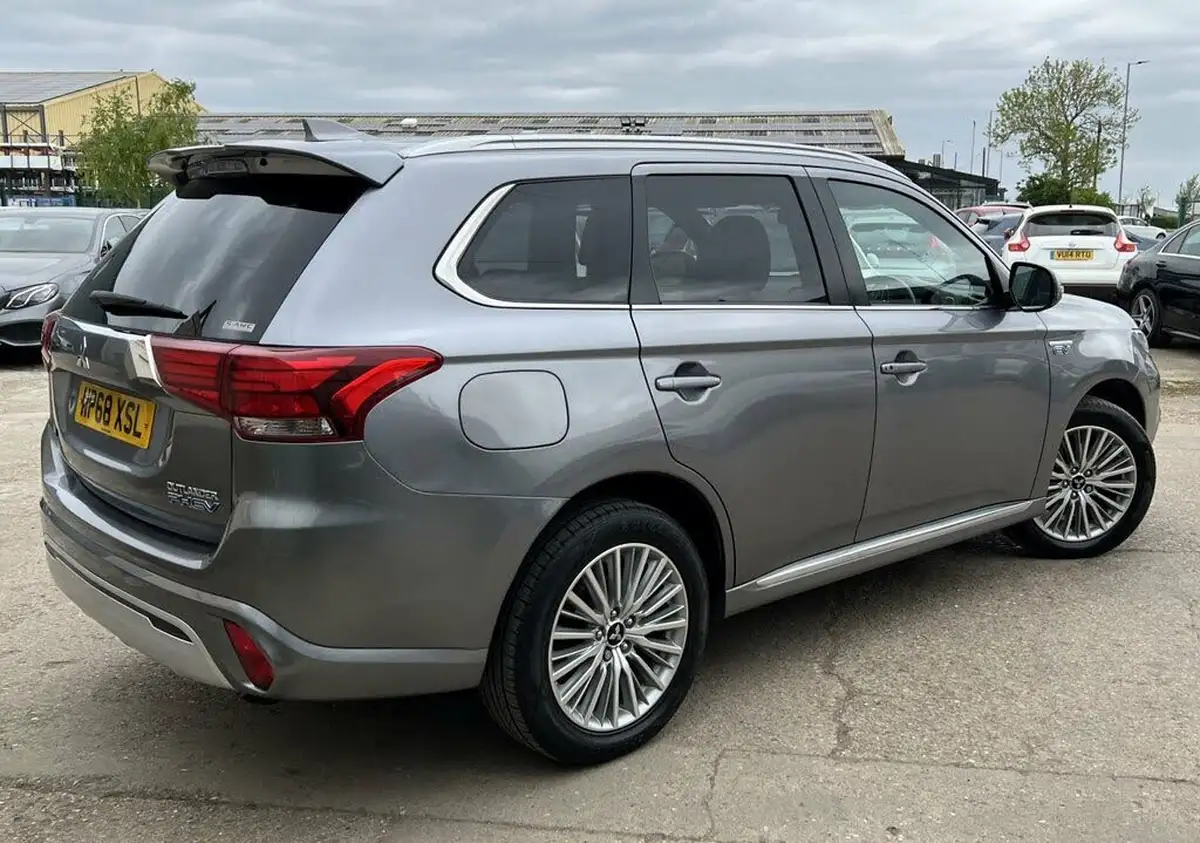 2018-mitsubishi-outlander-24-5h-phev-big-2