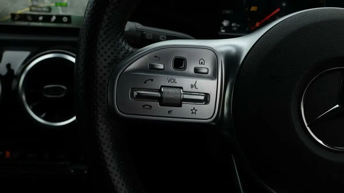 2020-mercedes-benz-a-class-13-a200-amg-line-hatchback-5d-big-22