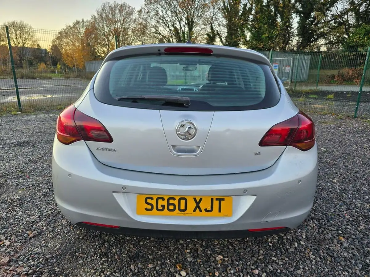 2010-vauxhall-astra-16-sri-16v-vvt-115ps-hatchback-5d-auto-big-12