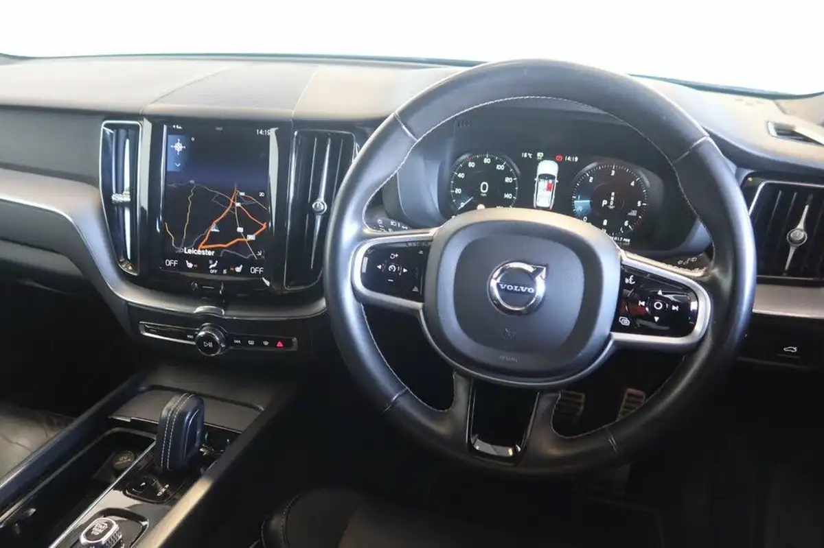 2021-volvo-xc60-20td-b4-r-design-big-3