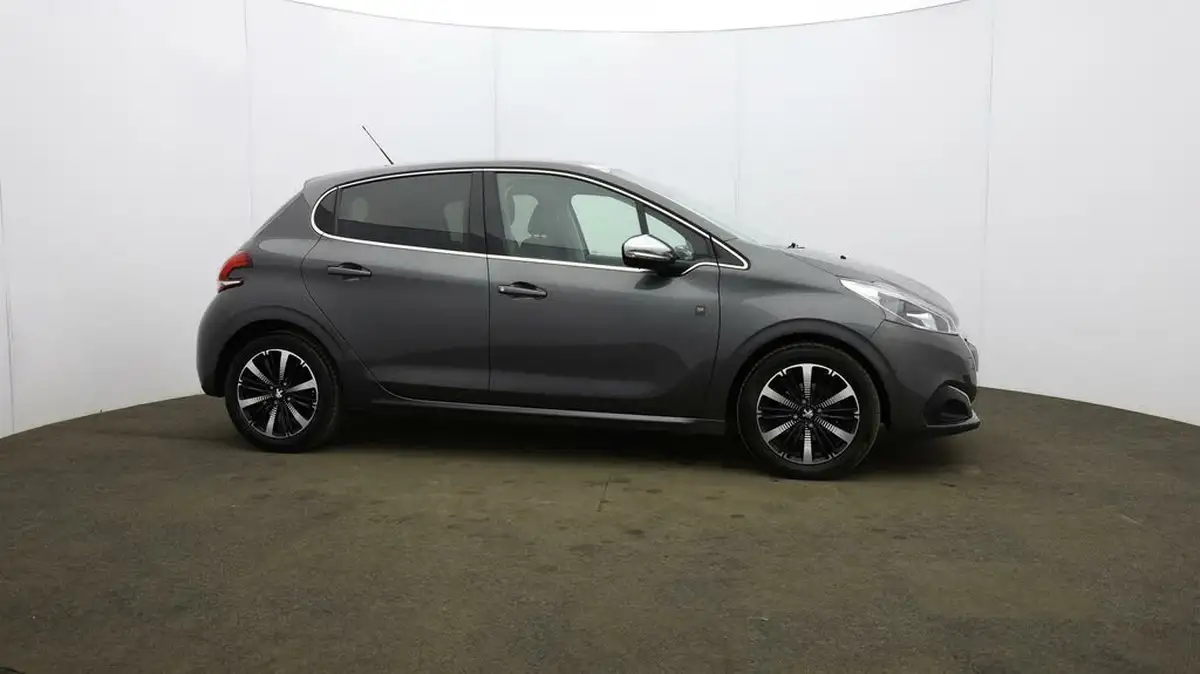 2019-peugeot-208-12-puretech-tech-edition-82bhp-big-42