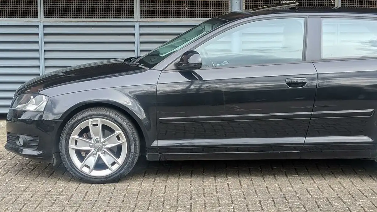 2010-audi-a3-18-sport-hatchback-3d-s-tronic-big-16