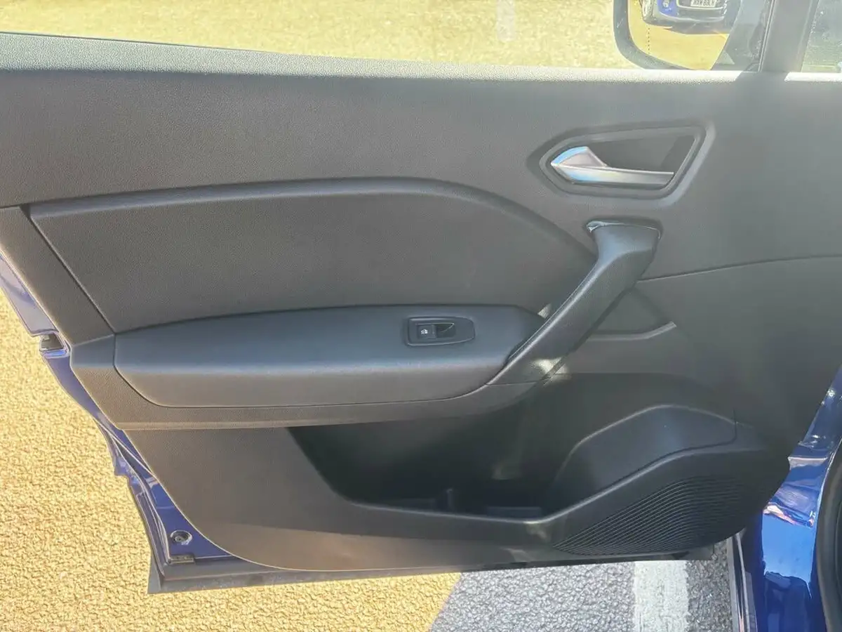 2020-renault-captur-10-tce-play-100bhp-big-10