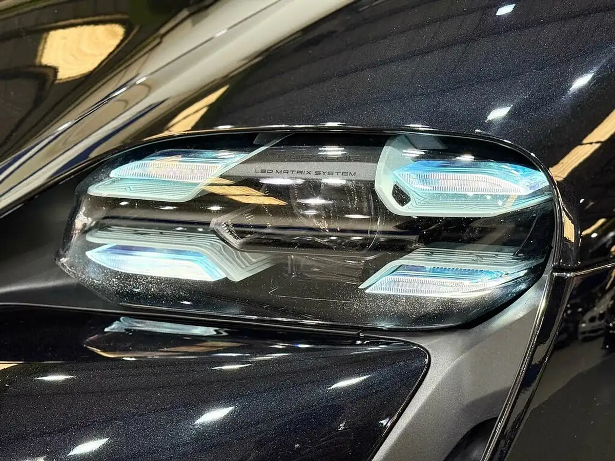2020-porsche-taycan-e-turbo-s-big-71