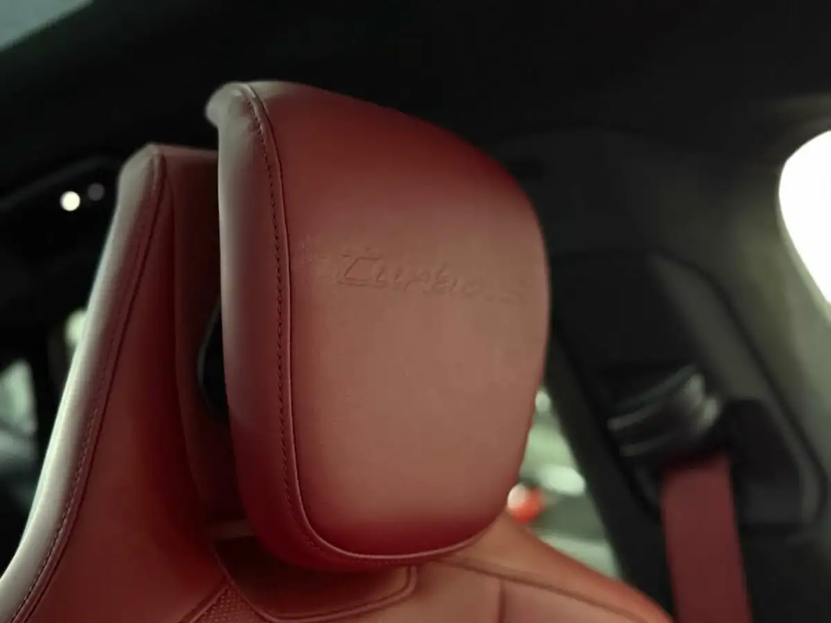 2020-porsche-taycan-e-turbo-s-big-47