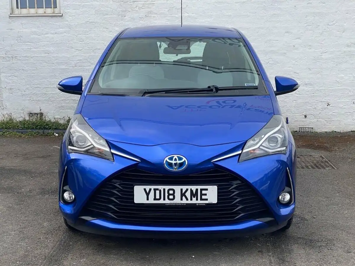 2018-toyota-yaris-15-vvt-i-icon-navi-hybrid-big-2