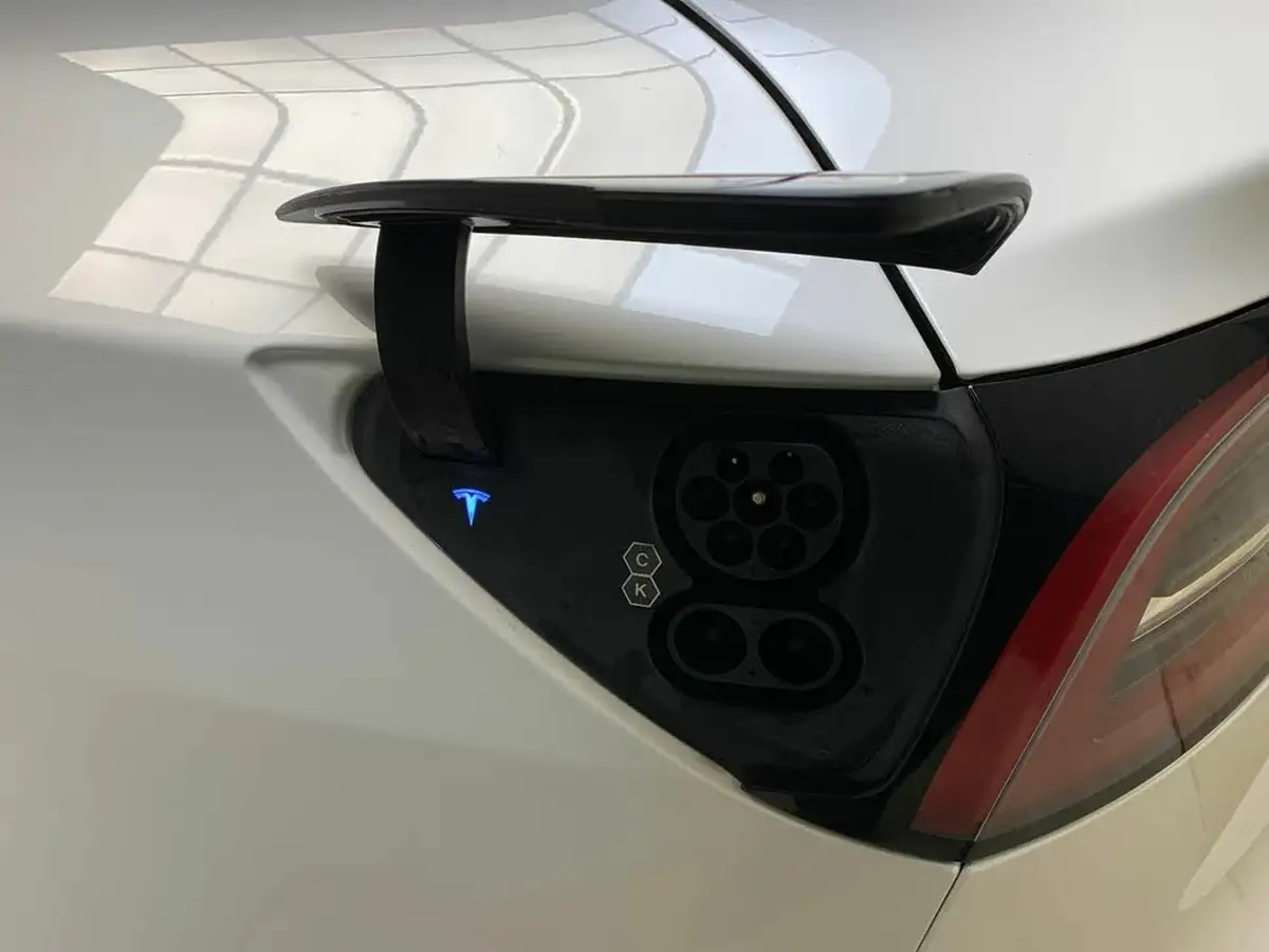 2022-tesla-model-3-e-long-range-big-31