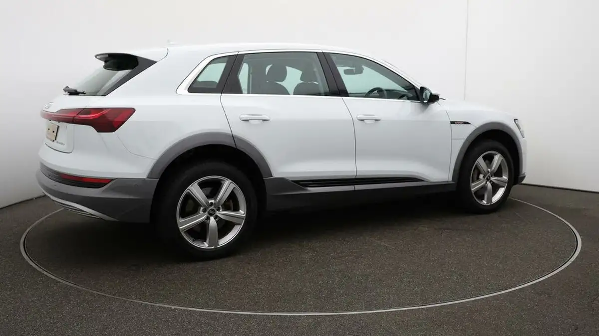 2022-audi-e-tron-55e-technik-station-wagon-big-43