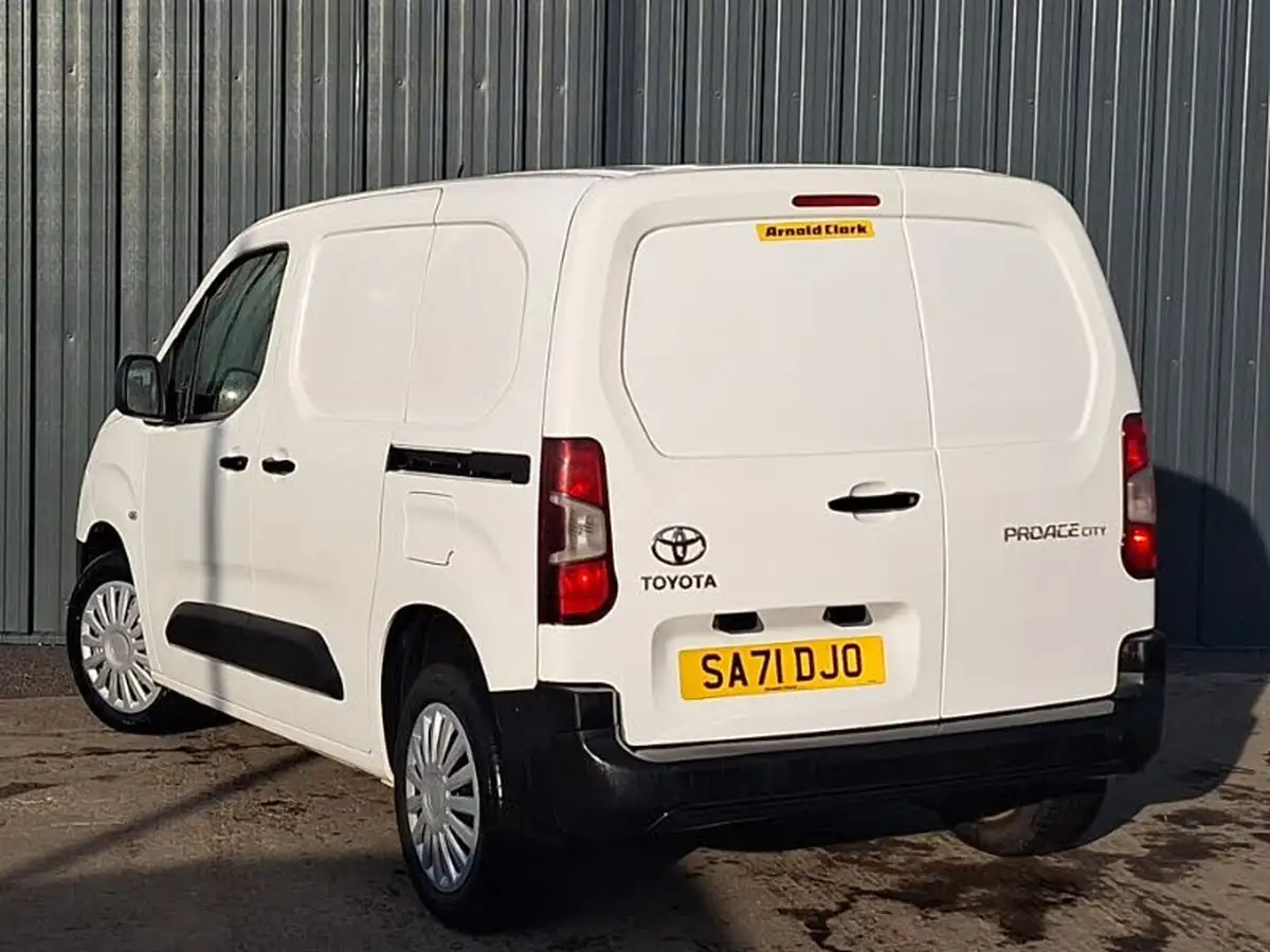 2021-toyota-proace-city-15d-active-100hpeu6dt-e-big-1