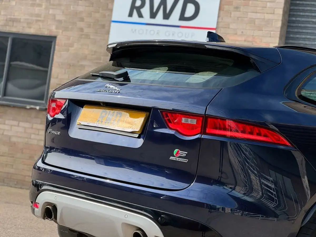 2018-jaguar-f-pace-30-v6-sc-s-big-28
