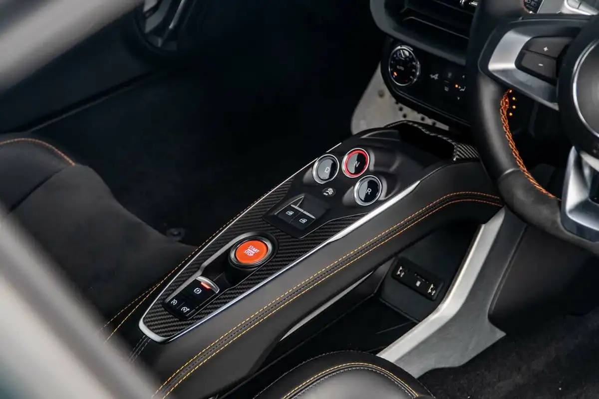 2020-alpine-a110-18-t-s-big-32