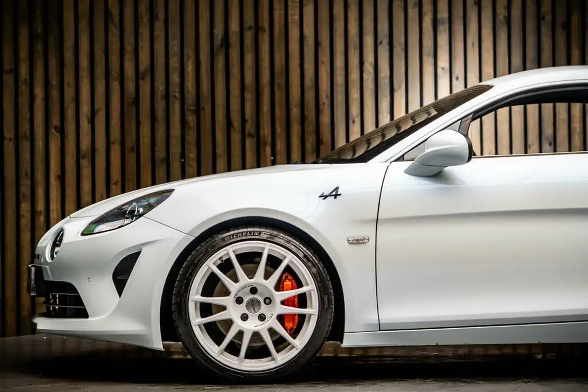 2020-alpine-a110-18-t-s-big-8