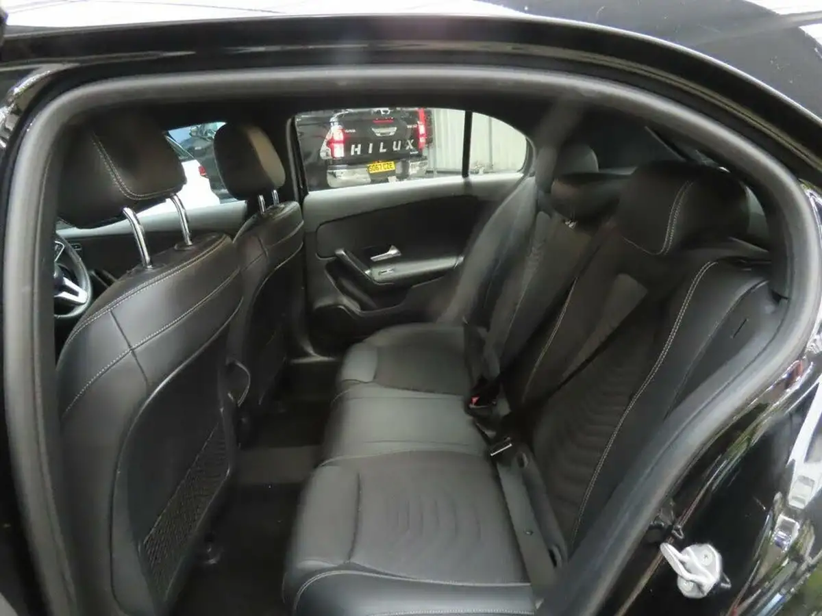 2020-mercedes-benz-a-class-15d-a180d-se-7g-dct-big-6