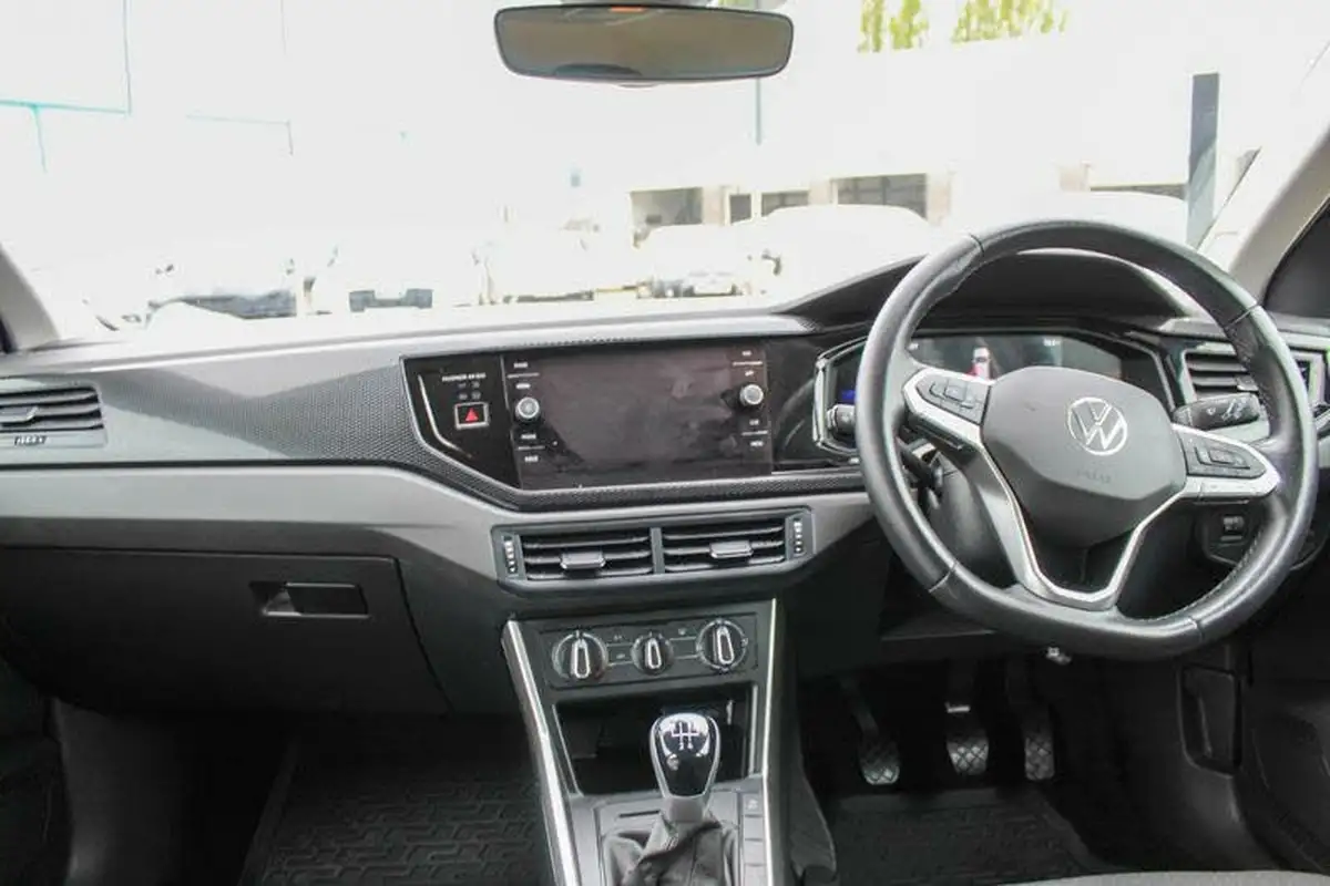 2023-volkswagen-polo-10-tsi-life-big-17