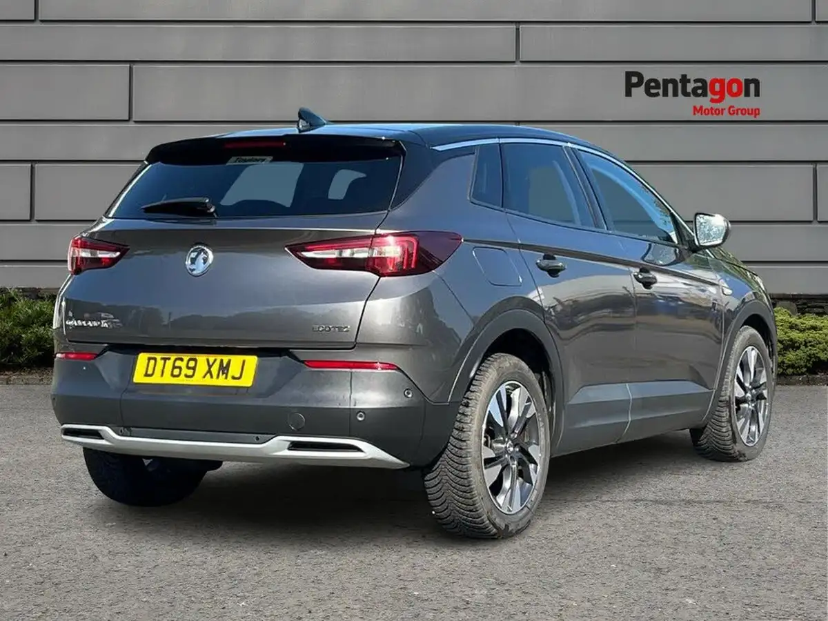 2020-vauxhall-grandland-x-12-sri-nav-big-3