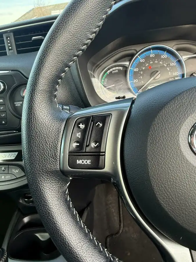 2015-toyota-yaris-15-vvt-i-excel-hybrid-15in-big-15
