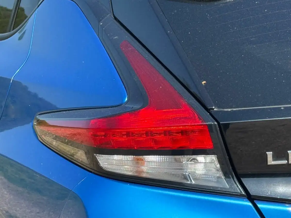 2020-nissan-leaf-e-tekna-big-44