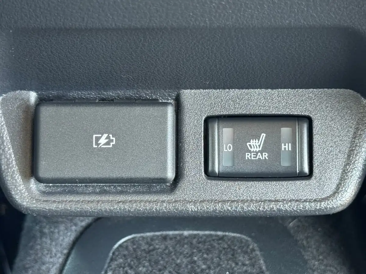 2020-nissan-leaf-e-tekna-big-20