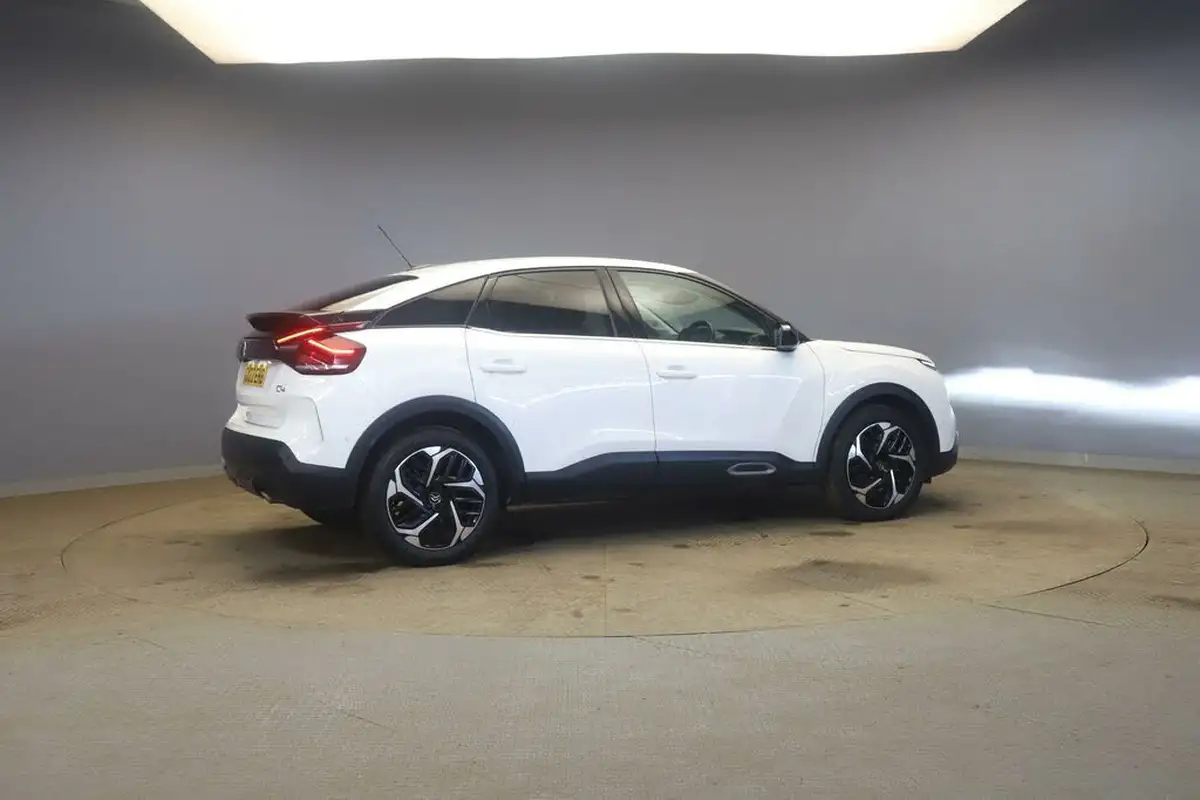 2022-citroen-c4-12-puretech-shine-130ps-big-5