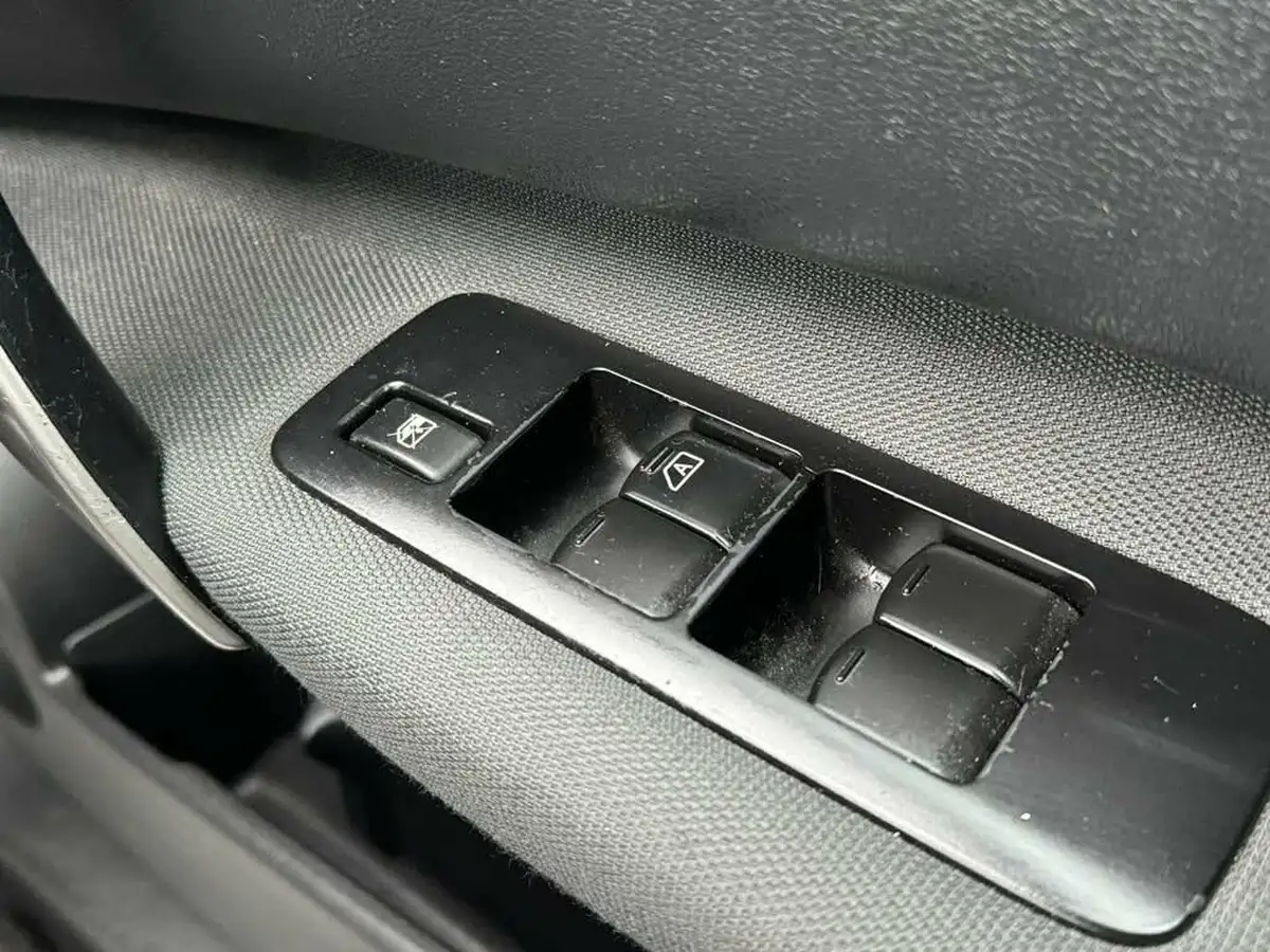 2010-nissan-qashqai-16-n-tec-big-30