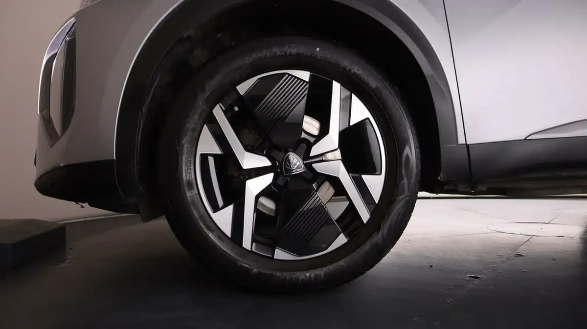 2023-peugeot-2008-suv-12-puretech-allure-big-18