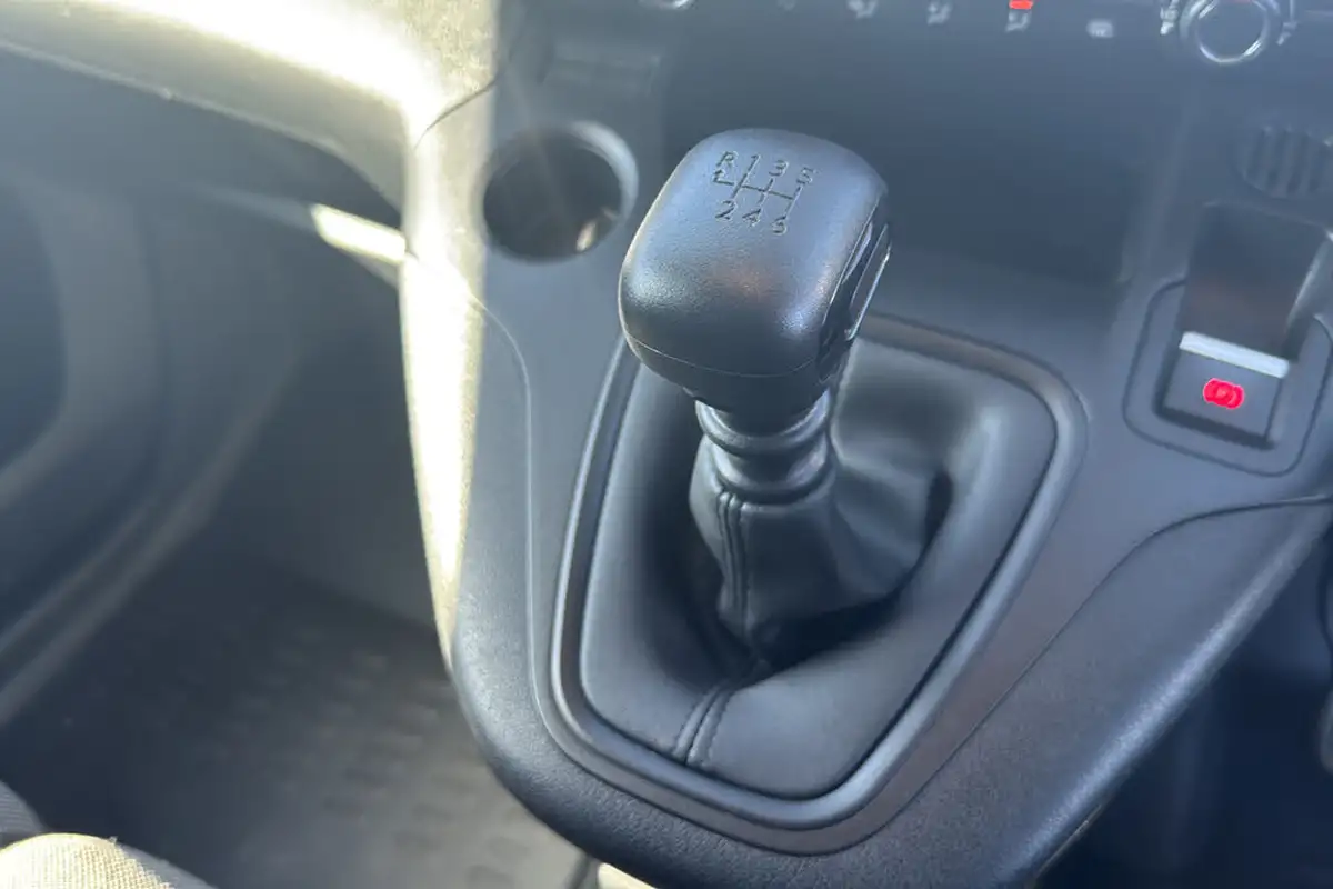 2023-vauxhall-combo-15cdti-pro-2300-100pseu6d-pro-l1h1-big-10