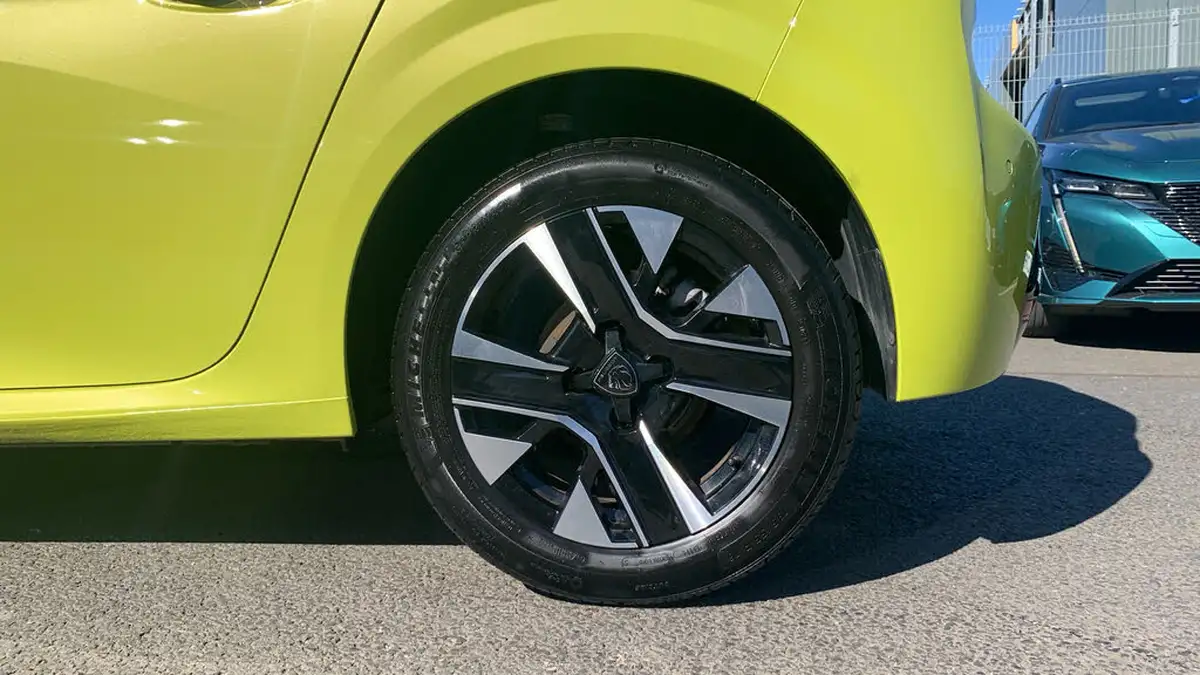 2024-peugeot-208-12-puretech-allure-big-14