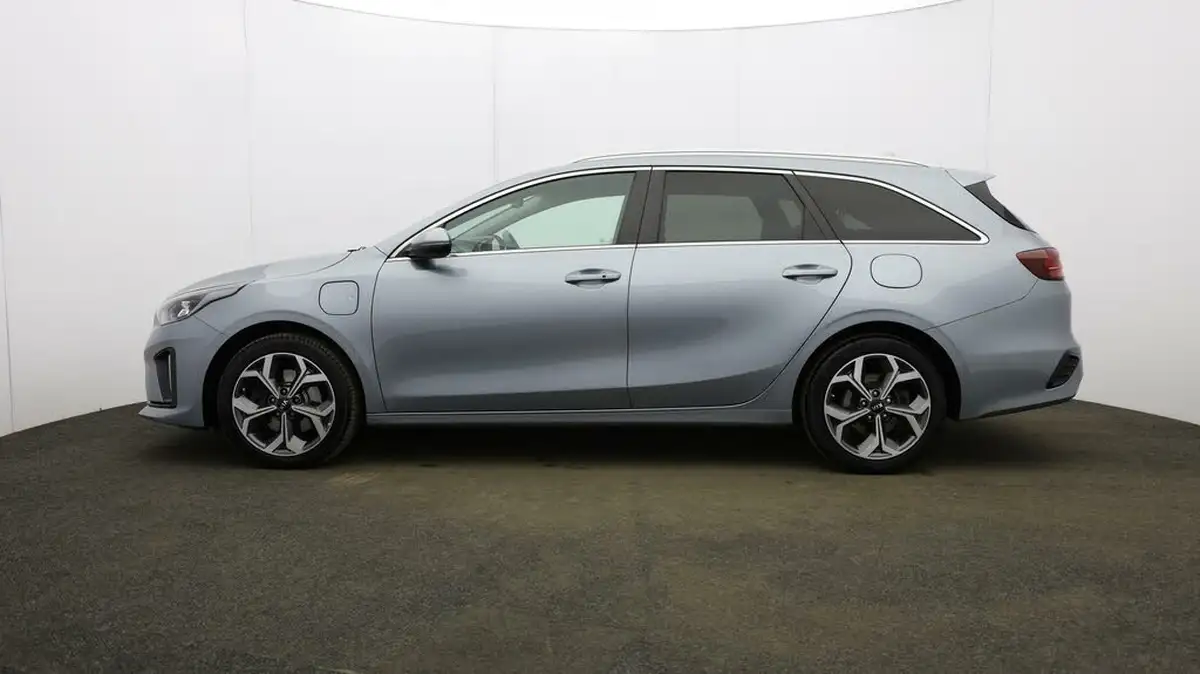 2021-kia-ceed-16-gdi-phev-3-big-3