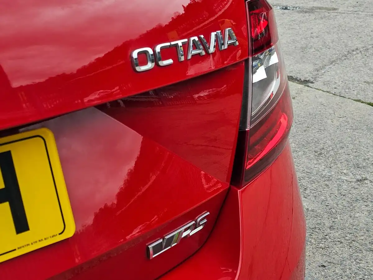 2019-skoda-octavia-20-tsi-vrs-hatchback-dsg-big-7