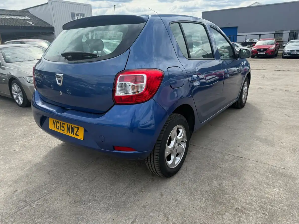 2015-dacia-sandero-09-laureate-big-4