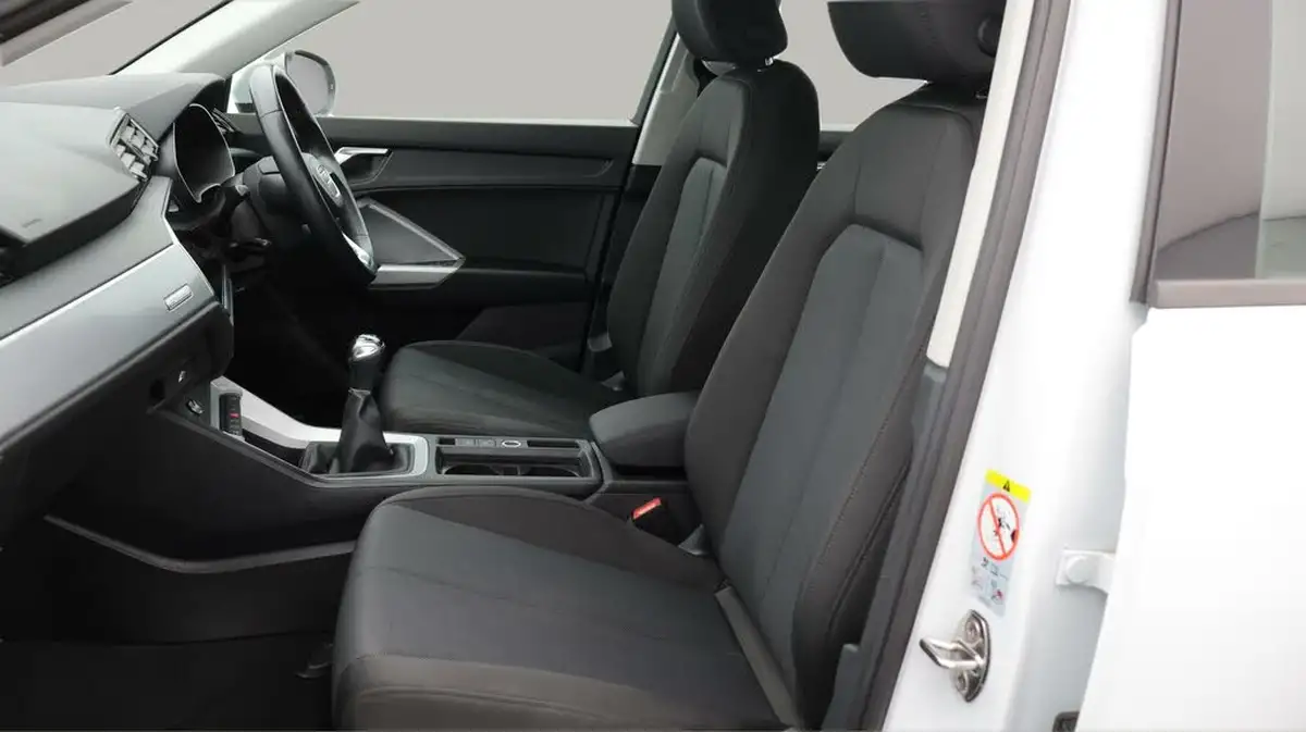 2022-audi-q3-20-35-tdi-technik-big-14