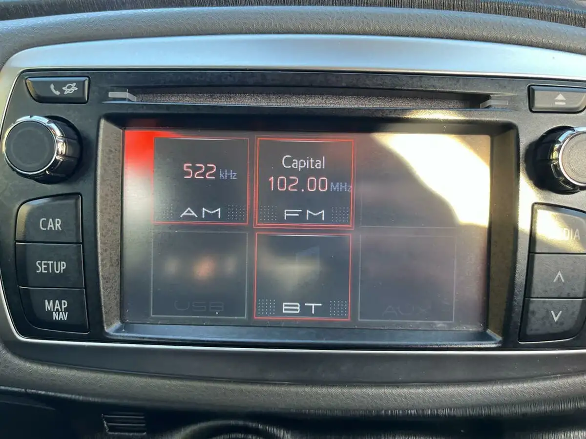 2012-toyota-yaris-10-tr-touch-go-5d-big-36