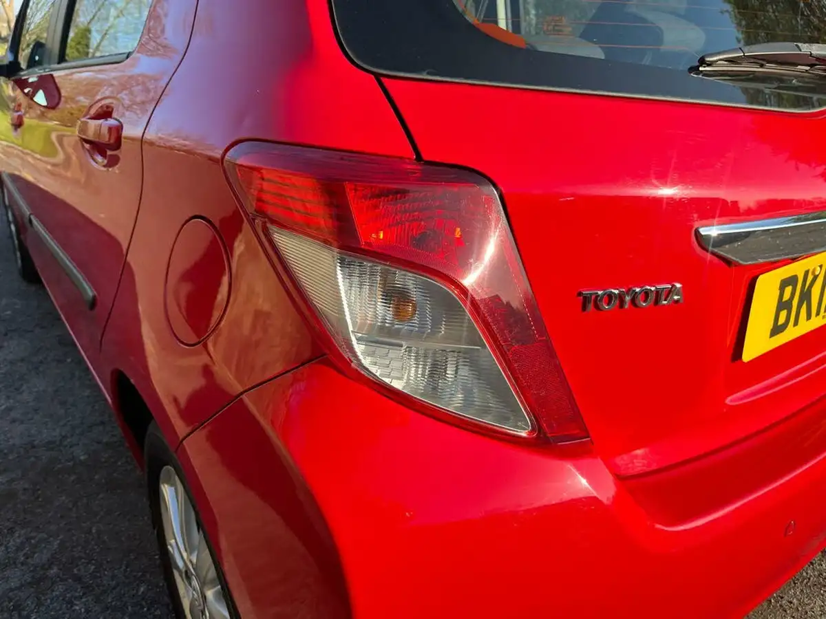 2012-toyota-yaris-10-tr-touch-go-5d-big-60